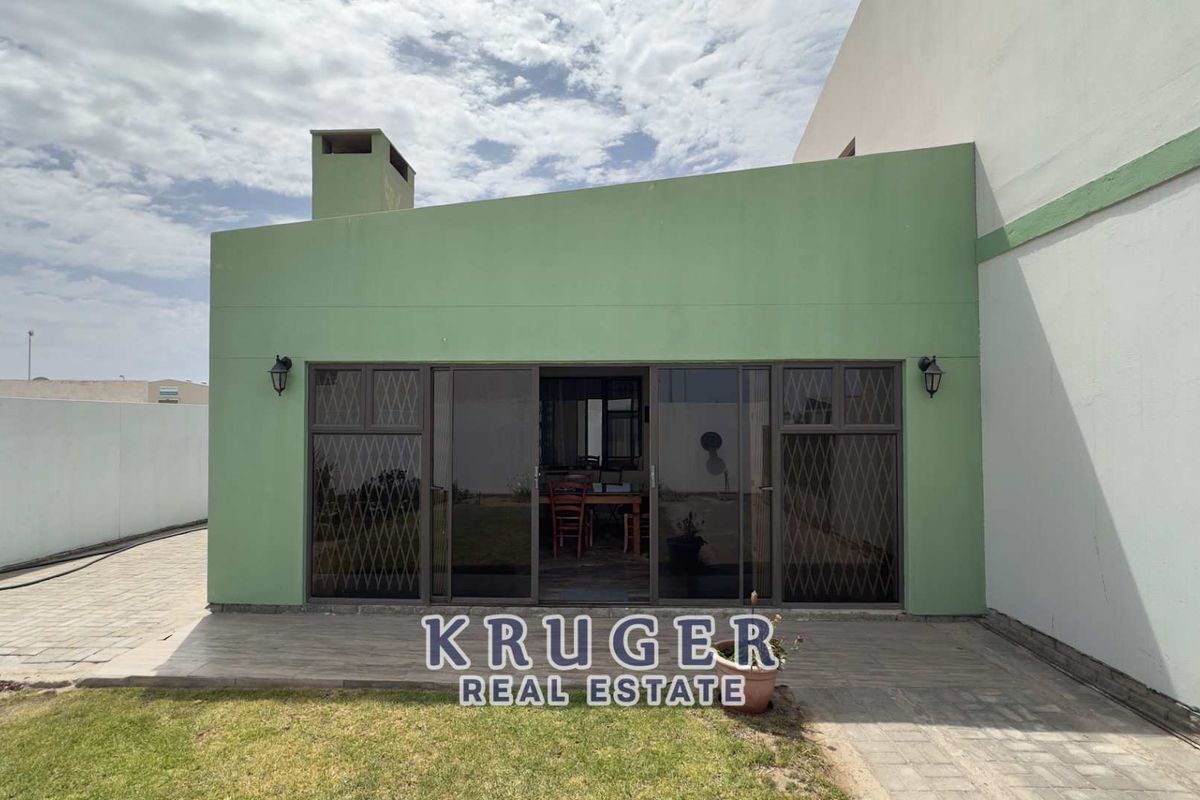 For sale - 3-bedroom home with 2-bedroom flat - Photo 2