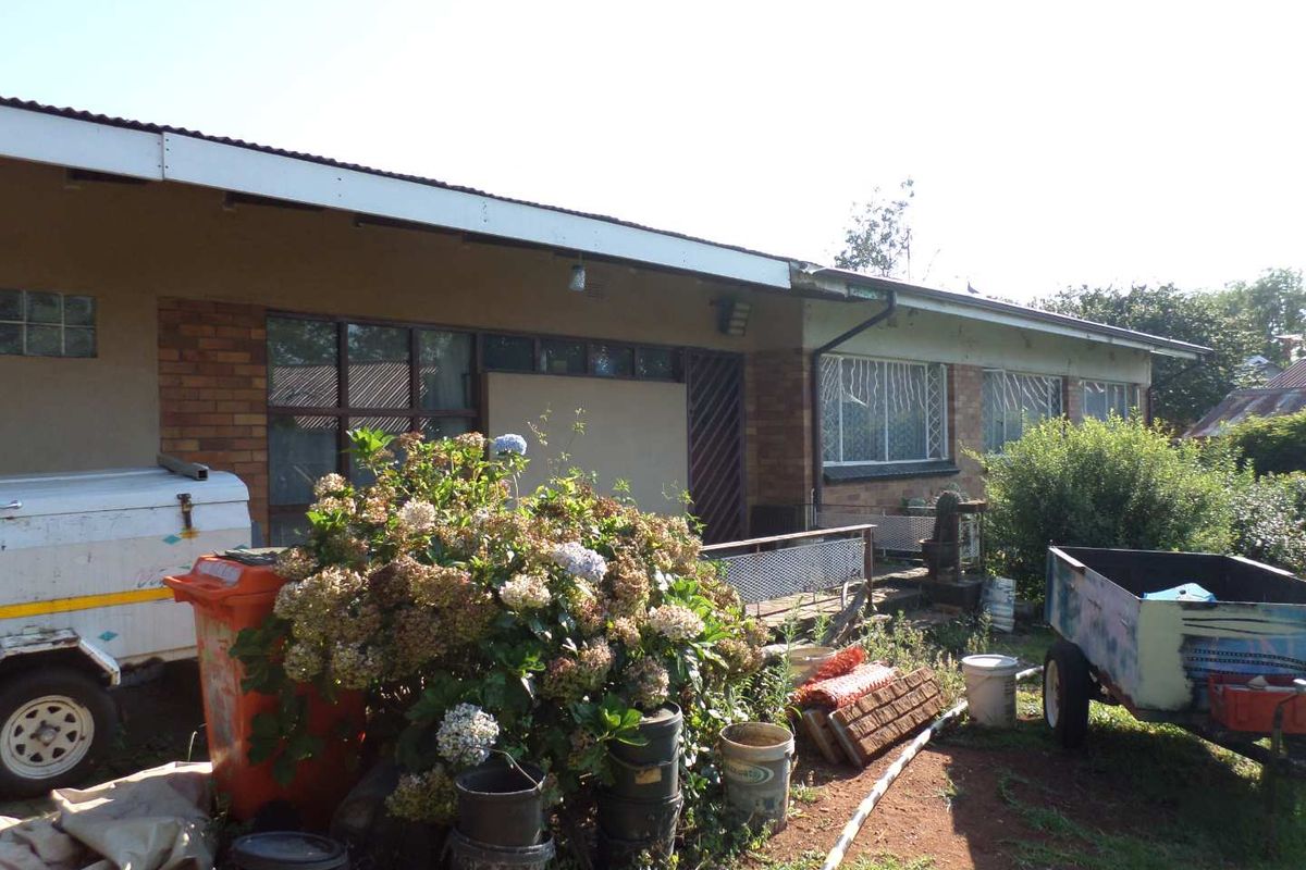 Spacious family home in secure estate. - Photo 3