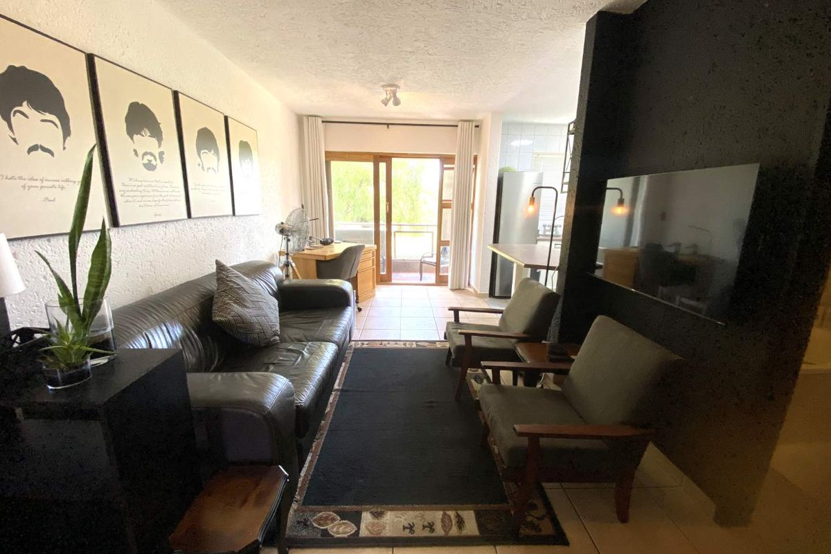 1 Bedroom Apartment / Flat for sale in Waterkloof. - Photo 4