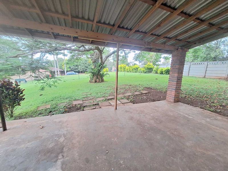 2 Bedroom Granny Cottage in Hillcrest, including water. - Photo 4