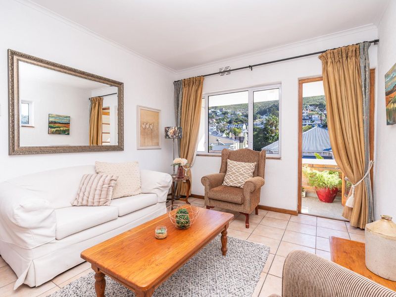 Tamboerskloof Gem with Garage - Photo 3