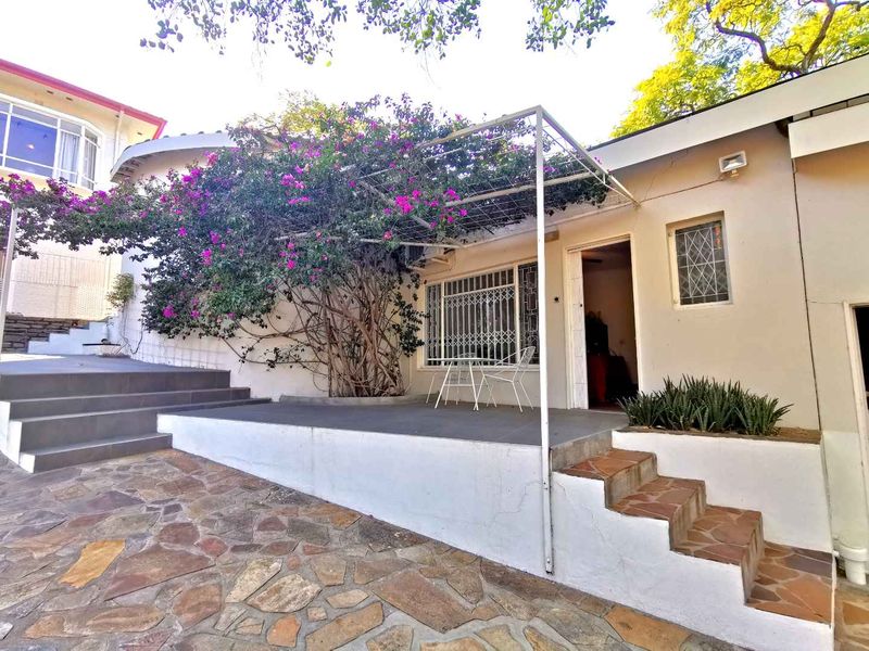 Two-storey house for sale in Klein Windhoek with stunning views - Photo 9