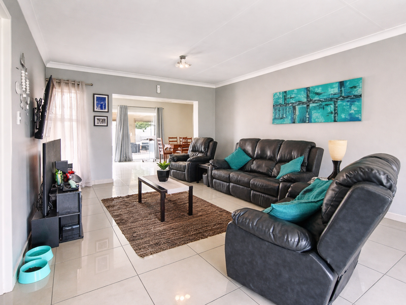 Modern Family Home with Entertainment Area & Pool in Prime Verwoerdpark Location - Photo 4