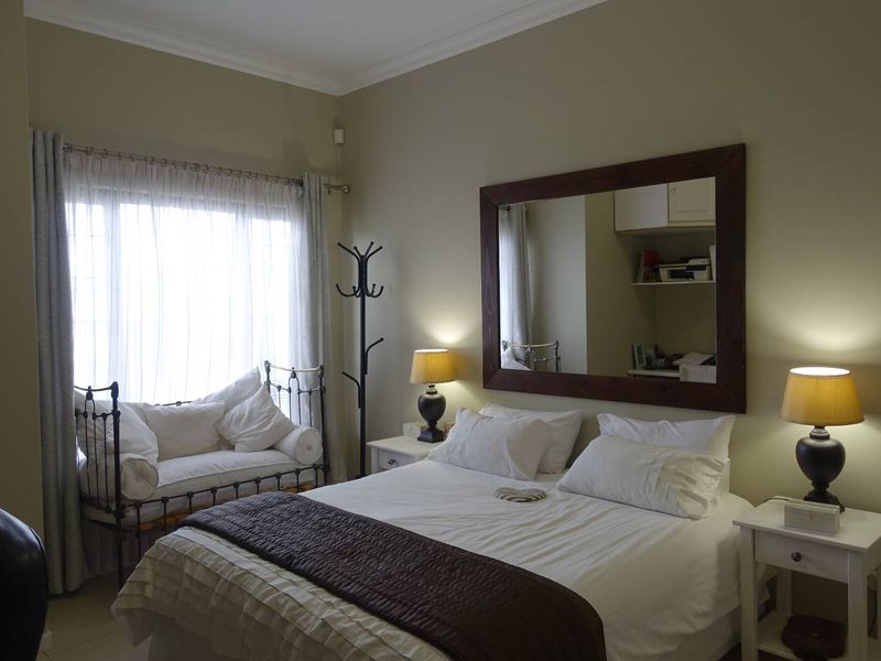 IMMACULATE MODERN DOUBLE-STORY TOWNHOUSE WITH SPACIOUS GARDEN - Photo 8