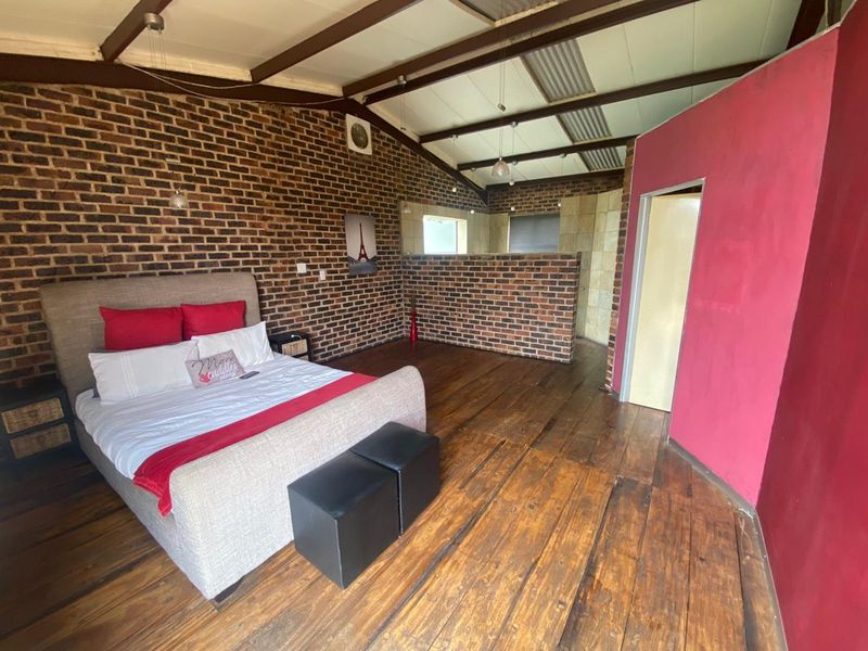 SOHO LOFT LIVING AT IT'S BEST. - Photo 10