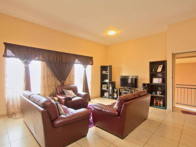 2 BEDS, 2 BATHS APARTMENT TO RENT IN NORKEM PARK. - Photo 3