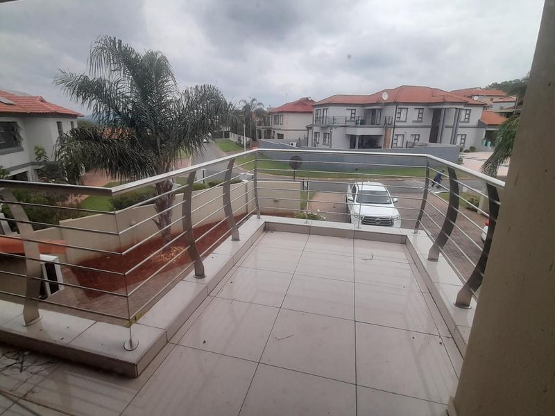 Birdwood Estate: A Modern Sanctuary - Photo 3