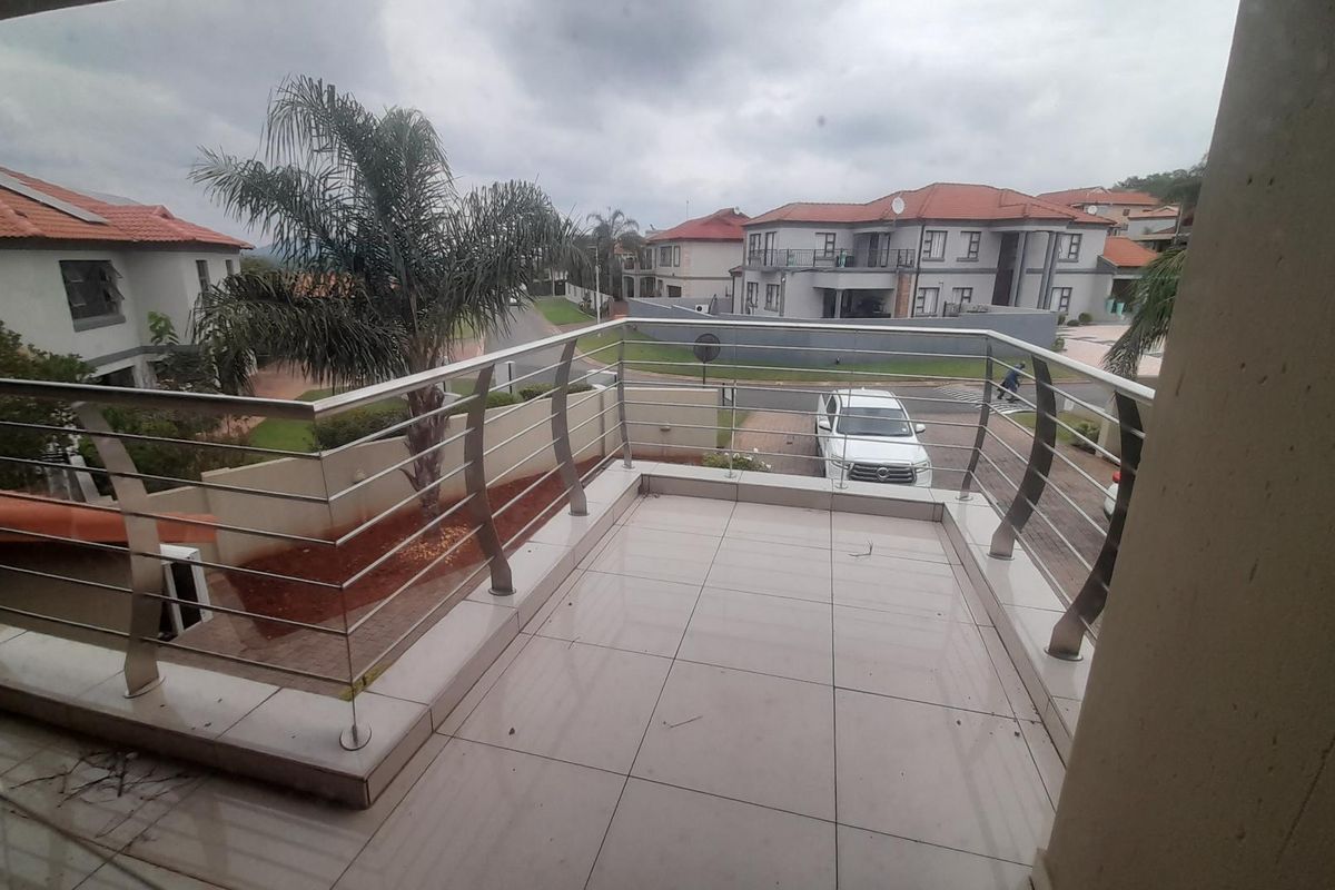 Birdwood Estate: A Modern Sanctuary - Photo 3