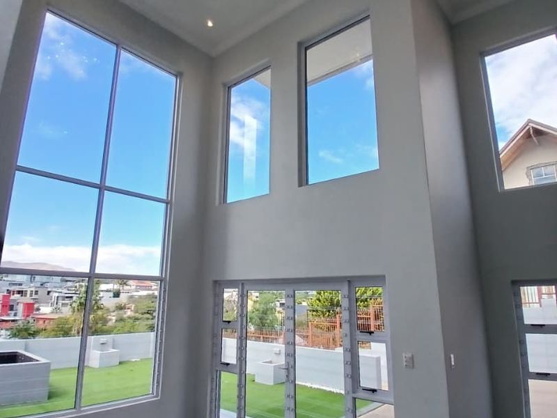 Two Homes, One Exceptional Property in Auasblick - Photo 4