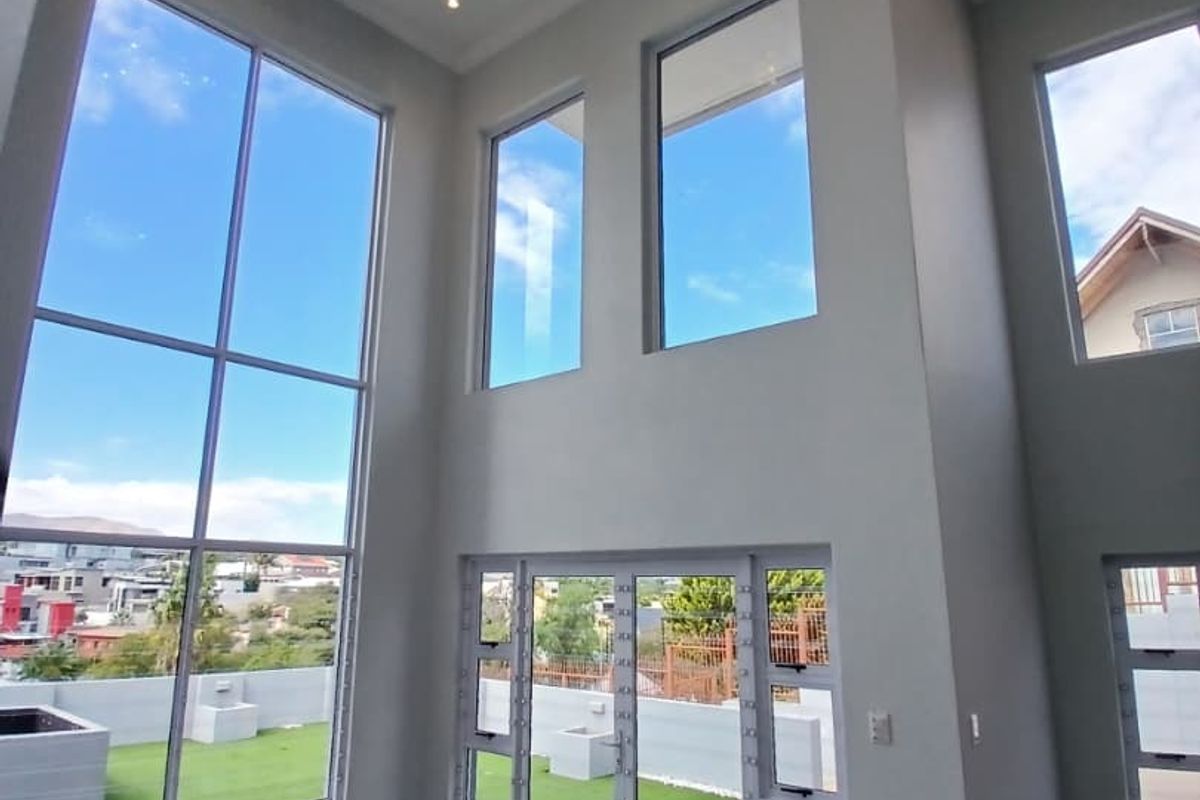 Two Homes, One Exceptional Property in Auasblick - Photo 4