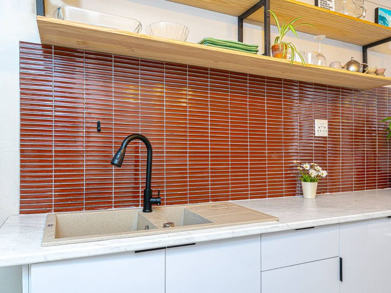 Modern in Mowbray - Photo 8