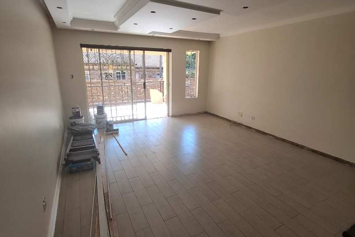 Stunning 3 bedroom unit in Equestria - Photo 2