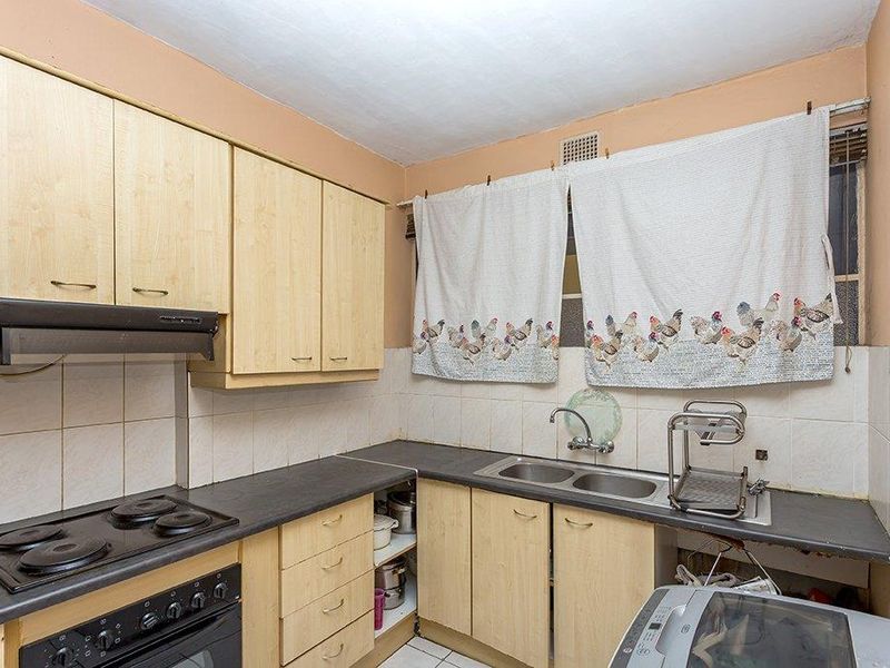 Two Bedroom Ground Floor Apartment with Garage - Photo 7