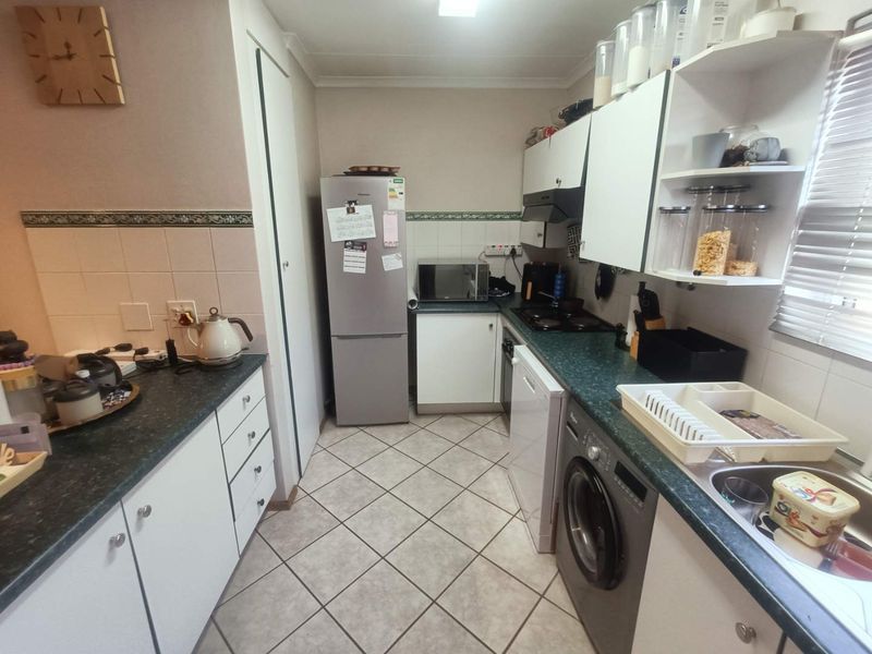 BEAUTIFUL TOWNHOUSE FOR SALE IN SECURE COMPLEX!!!! - Photo 3