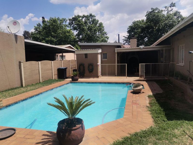 4 Bedroom House For Sale in Vanderbijlpark SE1 - Photo 3