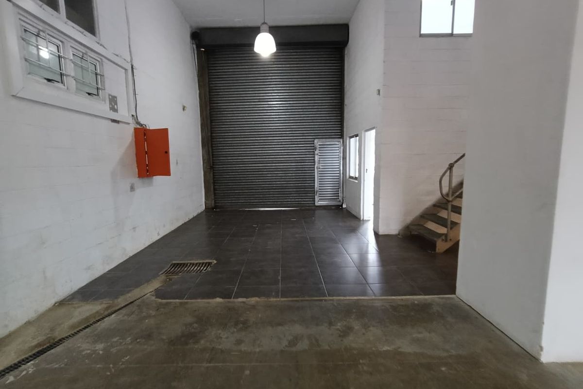 High Visibility | Prime Location | Move-In Ready – 259m2 - Photo 3