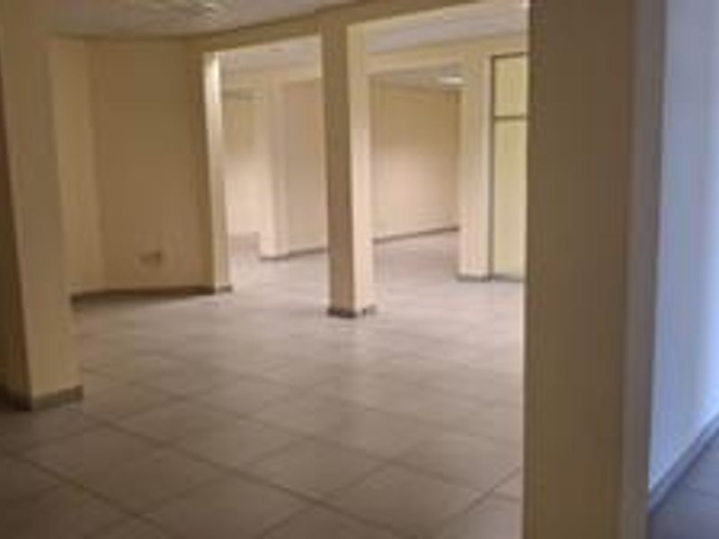 Sought-After Ground Floor Commercial Space – Rare Opportunity - Photo 2
