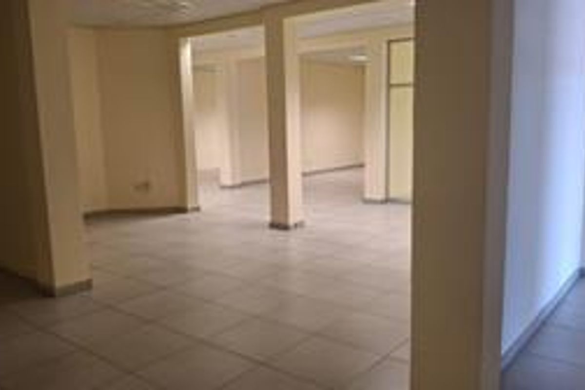 Sought-After Ground Floor Commercial Space – Rare Opportunity - Photo 2