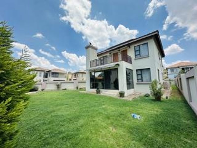Spacious 3-Bedroom Family Home To Rent in Wild Teak Estate, Montana - Photo 1