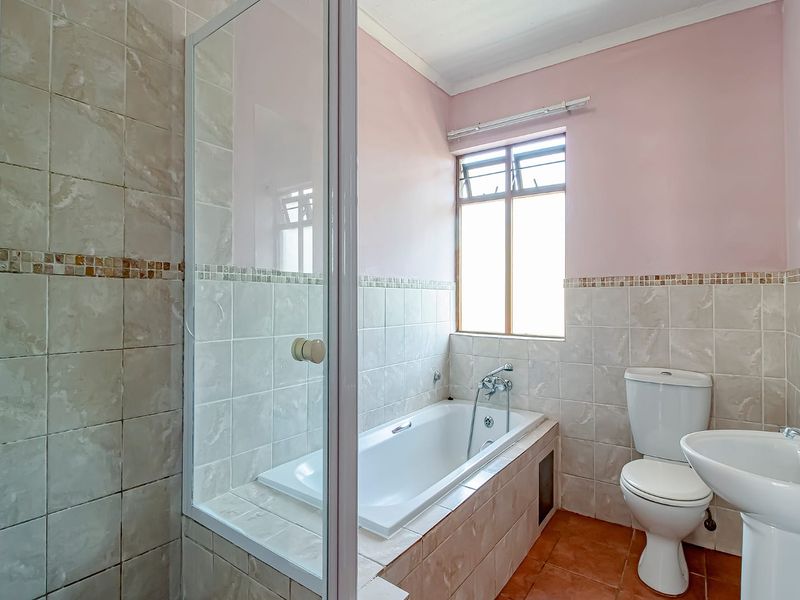 2-Bedroom Apartment in a Secure Estate - Photo 8