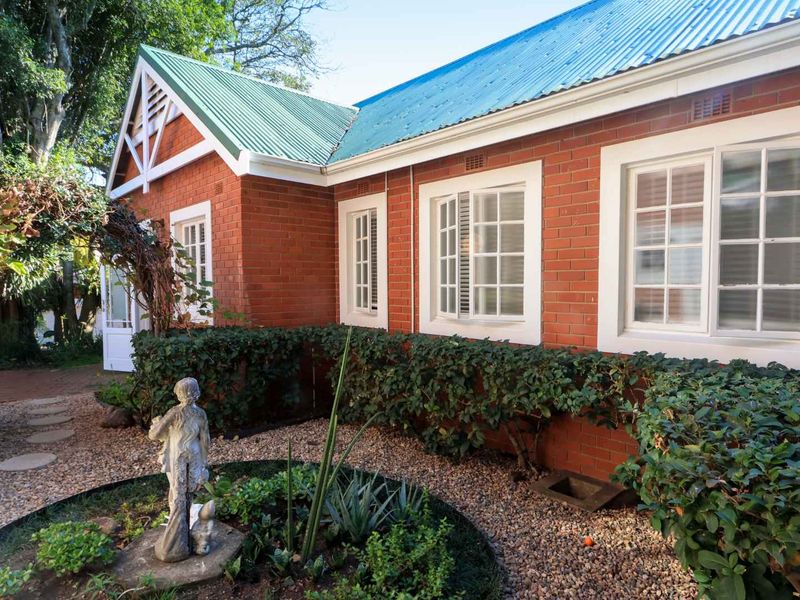 A Beautiful Family Retreat in Prestigious Mount Edgecombe Estate - Photo 3