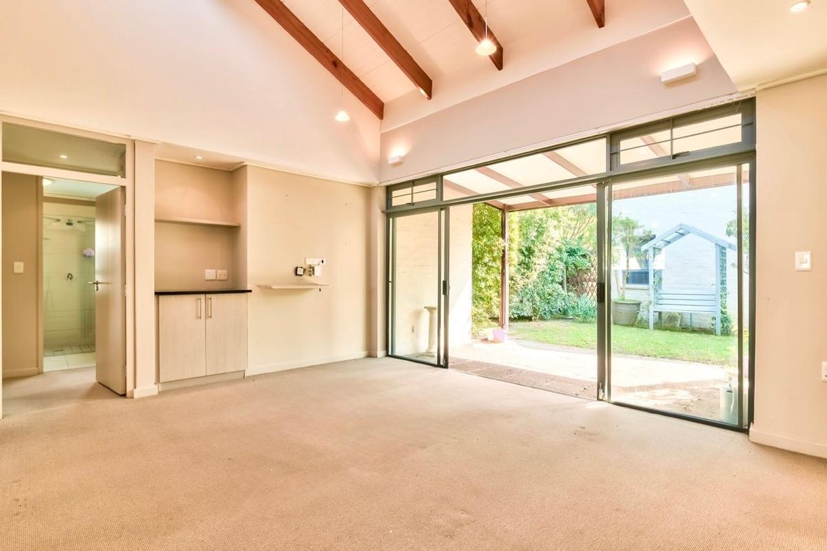 RETIREMENT LIVING AT ITS BEST - Photo 3