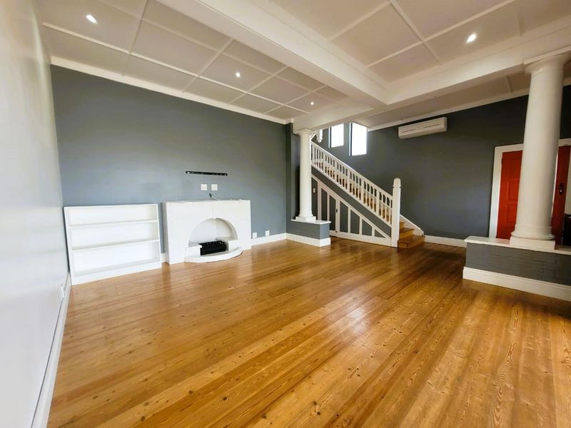 Luxurious 3-Bedroom Home with Panoramic Sea & City Views in Morningside - Photo 5