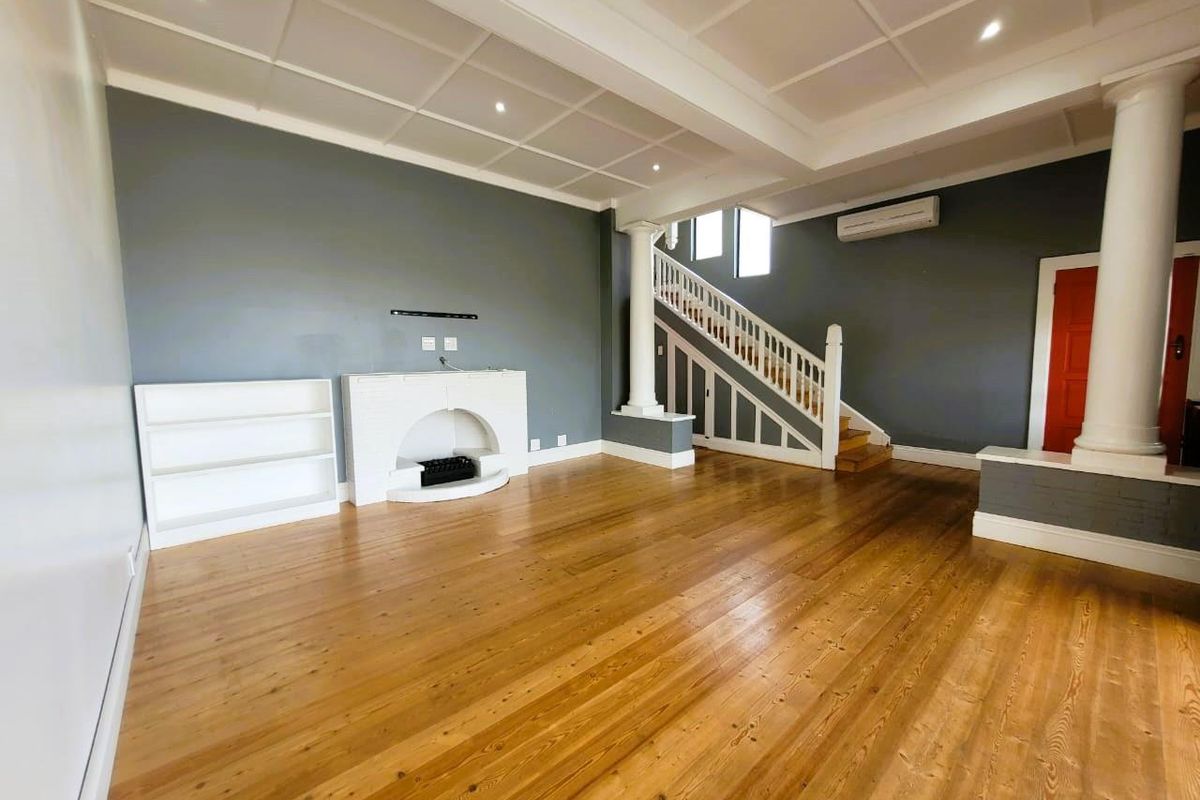 Luxurious 3-Bedroom Home with Panoramic Sea & City Views in Morningside - Photo 5
