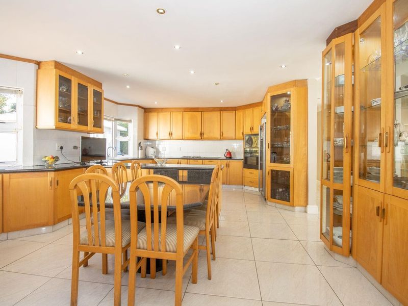 A winner with space and style – the size will surprise. - Photo 7