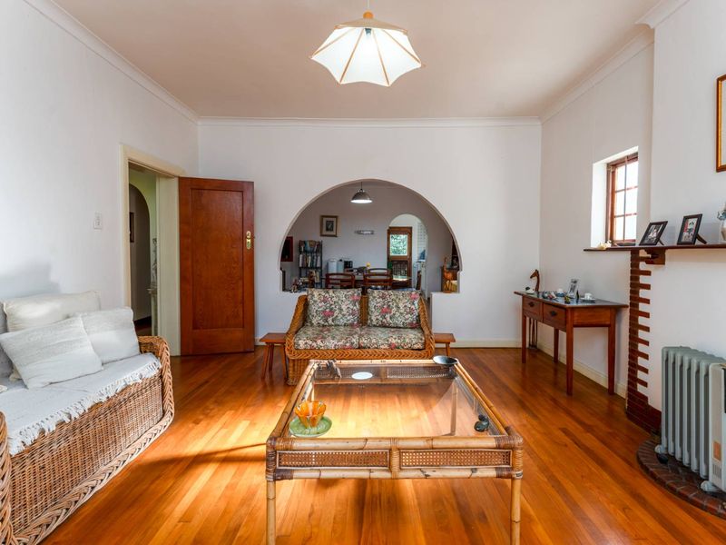 Charming Family Home Nestled Among Oak Trees in the Heart of Plumstead - Photo 3