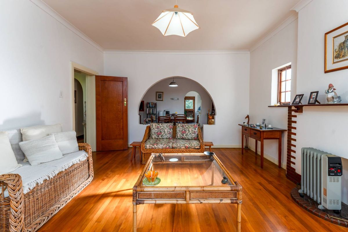 Charming Family Home Nestled Among Oak Trees in the Heart of Plumstead - Photo 3