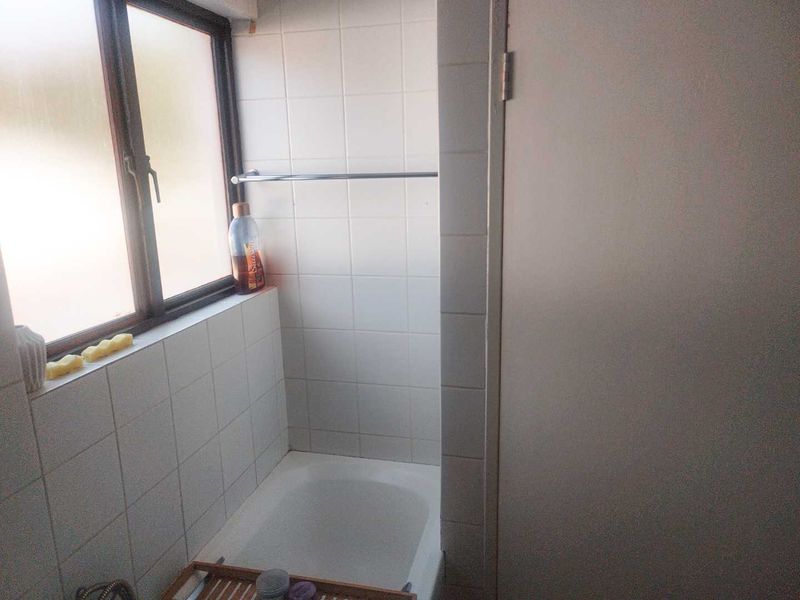 Prime Apartment: Affordable Living with Modern Comforts! - Photo 8