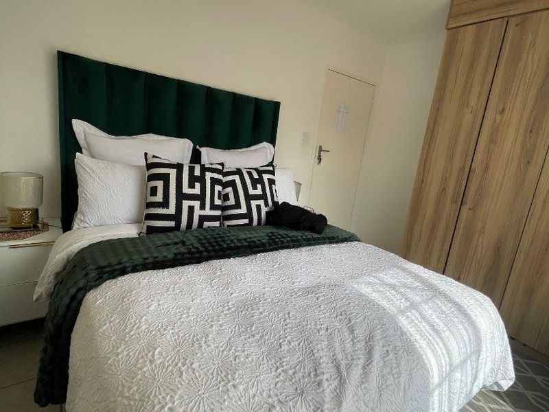 Family-Friendly 4-Bedroom Rental with Outdoor Play Area - Photo 8