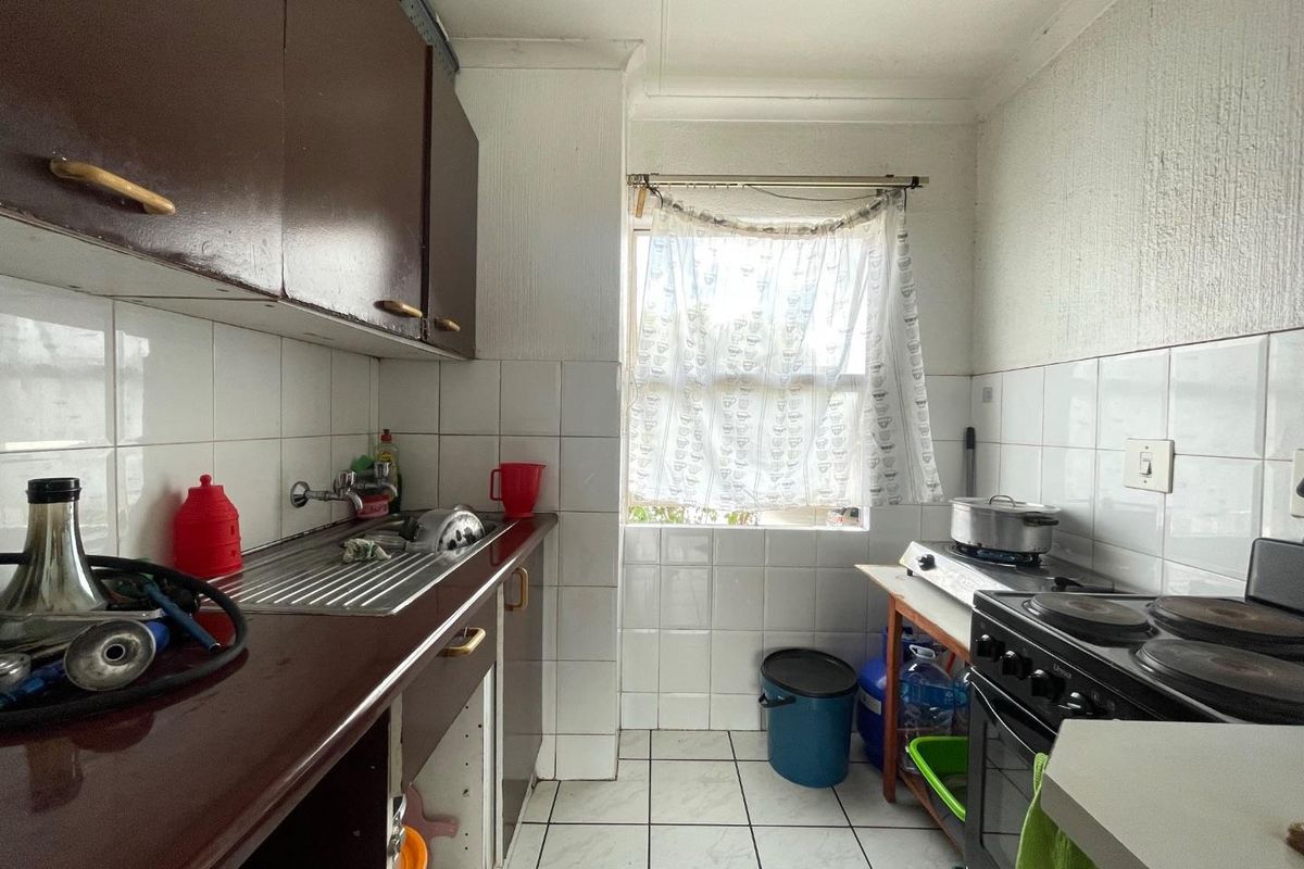 1st / Top Floor Bargain Needing TLC - Photo 2