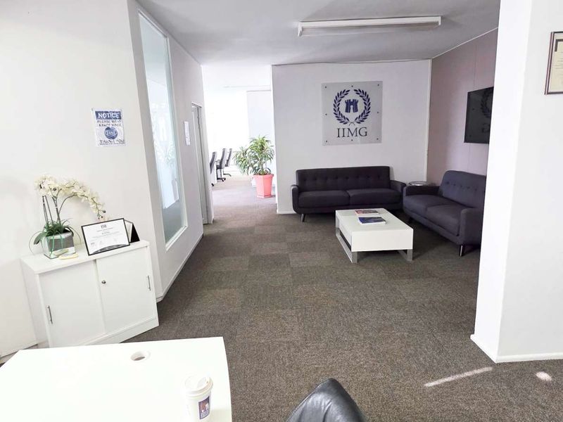Beautiful Ground Floor Office in Westlake - Photo 2