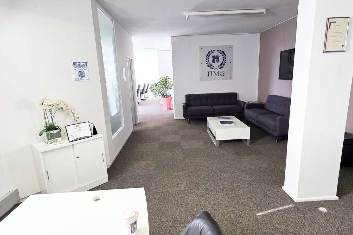 Beautiful Ground Floor Office in Westlake - Photo 2