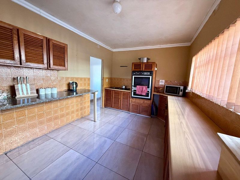 6 Bedroom House for sale in Vryheid - Photo 3