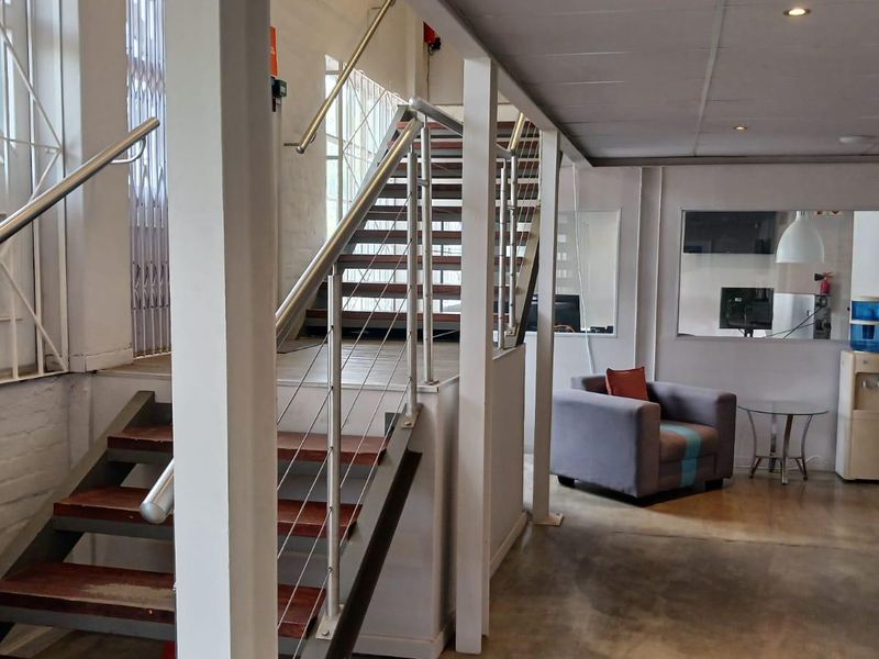 Commercial property for sale in a secure business park with great potential - Photo 5