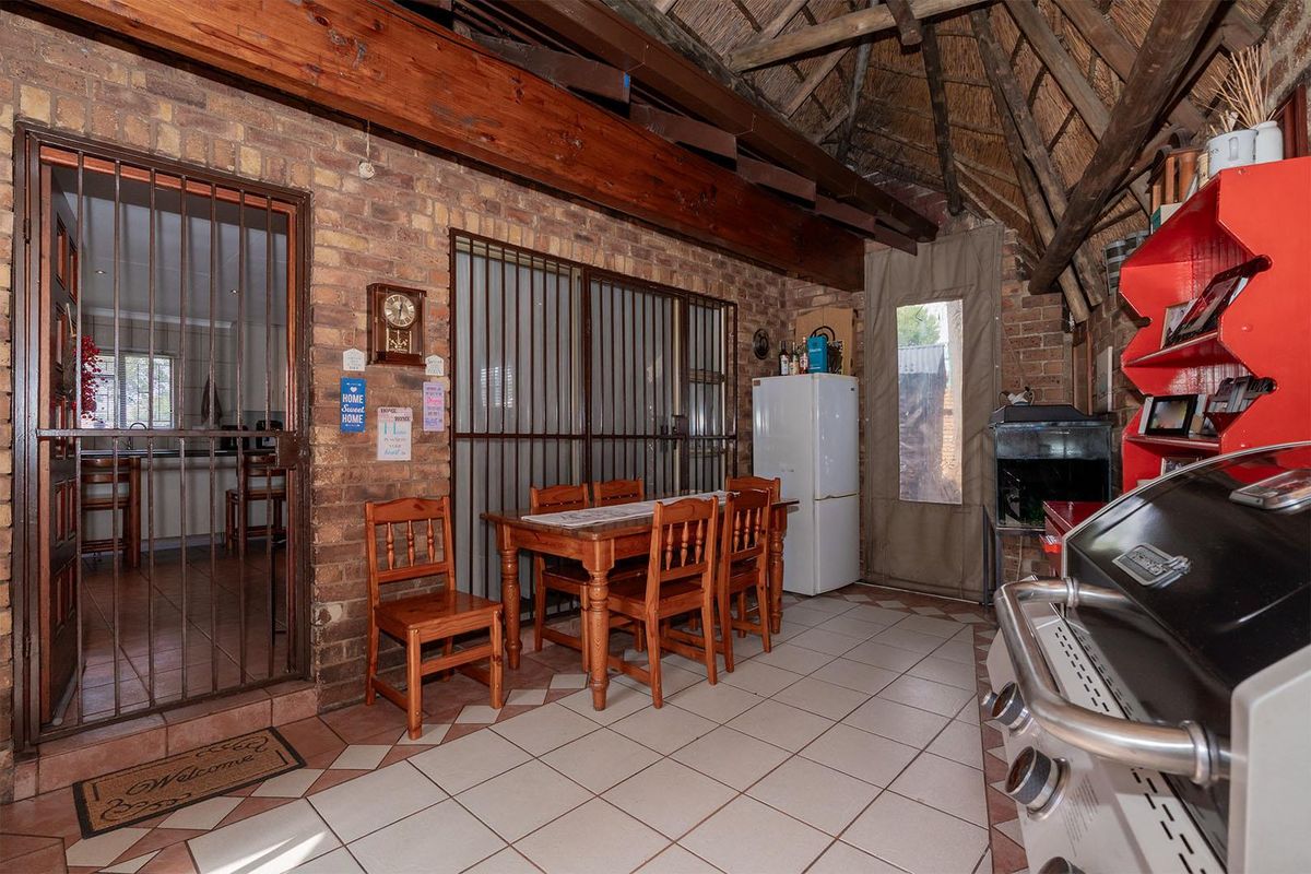 Charming 3 Bedroom Face-Brick Family Home with Flatlet in Van Riebeeck Park – A Must-See! - Photo 3