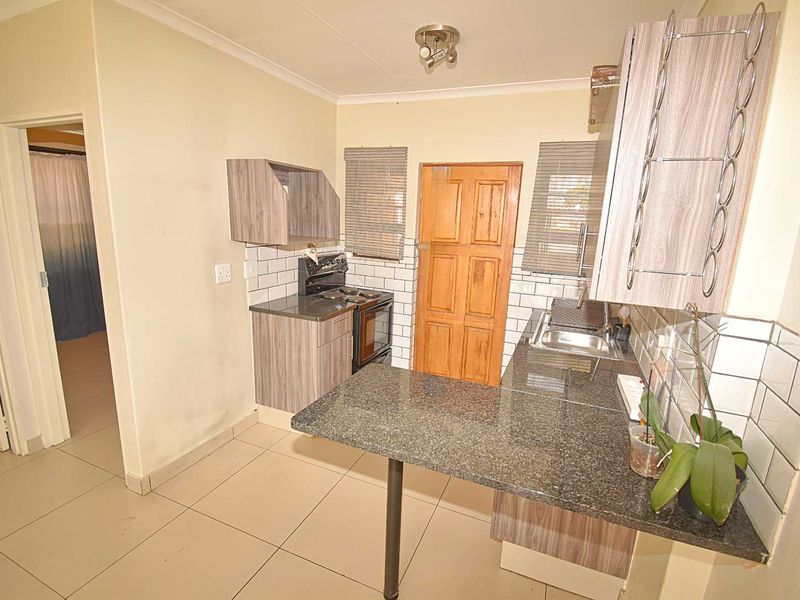 Pet-Friendly 3-Bedroom Simplex Townhouse - Photo 9