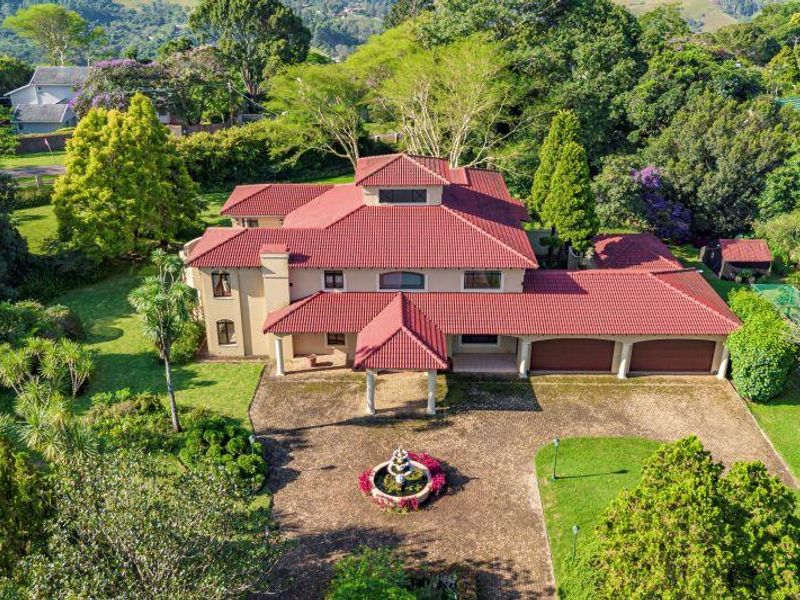 Exclusive Family Home, Perfectly Positioned. - Photo 2