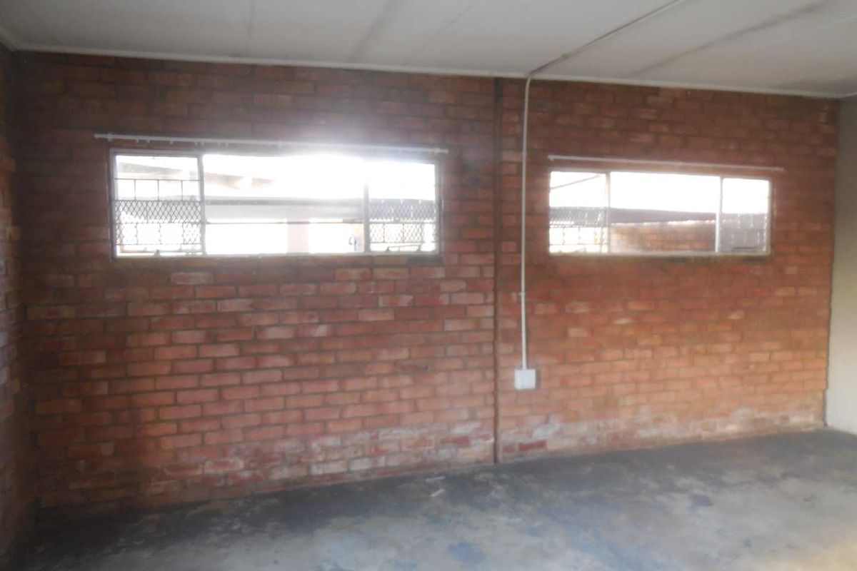 Room Available - Photo 2