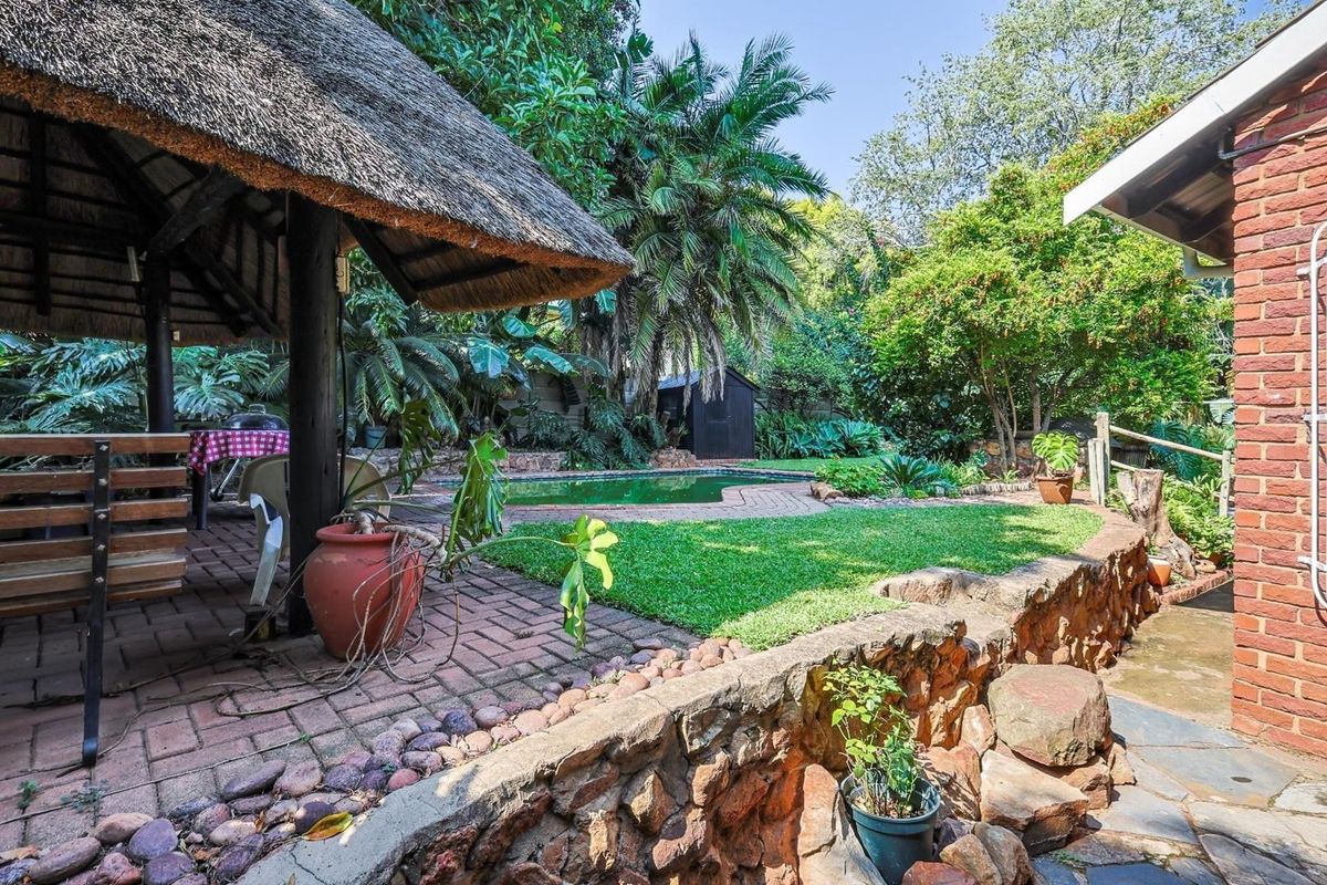 Family Home in Silverton - Photo 4