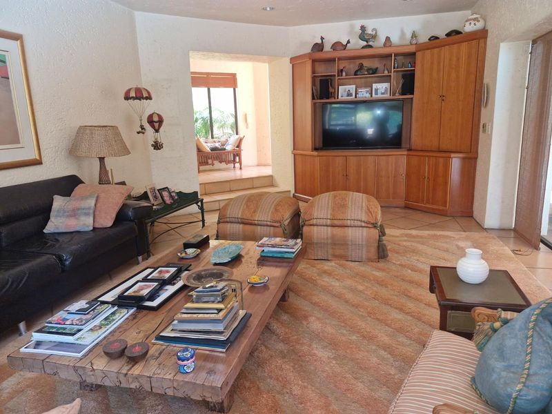 3 Bedroom simplex Cluster in small intimate complex on prestigious west road south - Photo 3