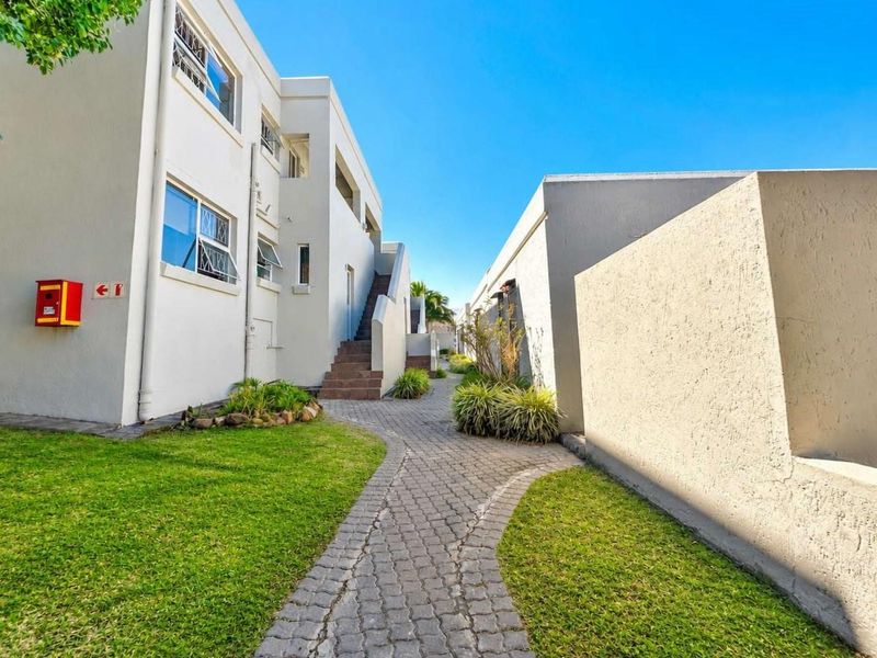 Ideal Midrand Apartment with Garage, Pool & 24-Hour Security