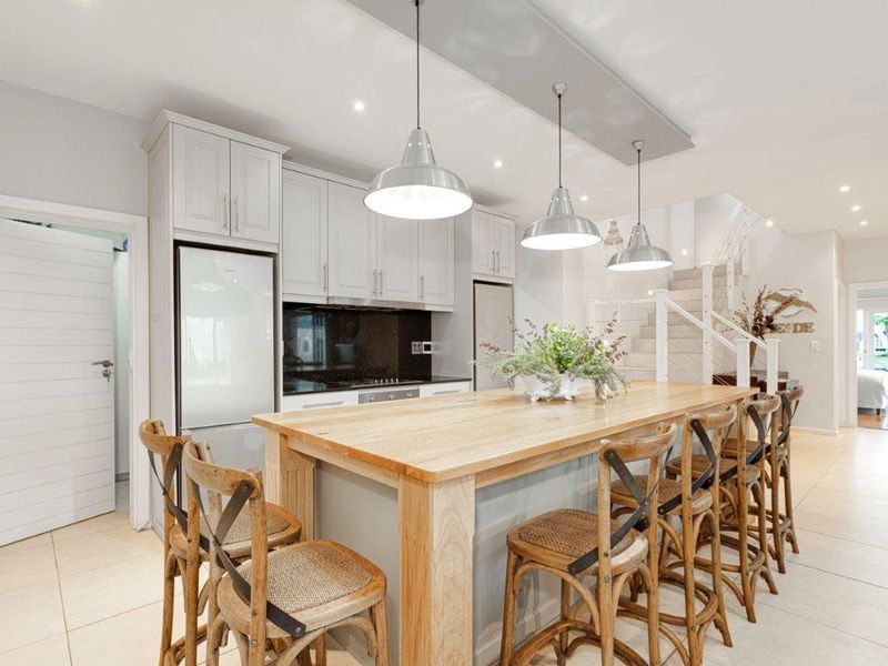 Waterside living pushed to its limit of luxury - Photo 6