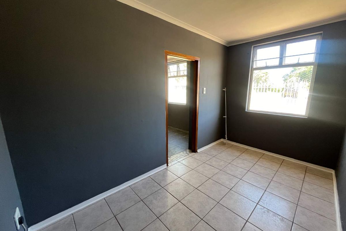 Fixer-Upper with Bonus Flatlet – Excellent Investment Opportunity! - Photo 4