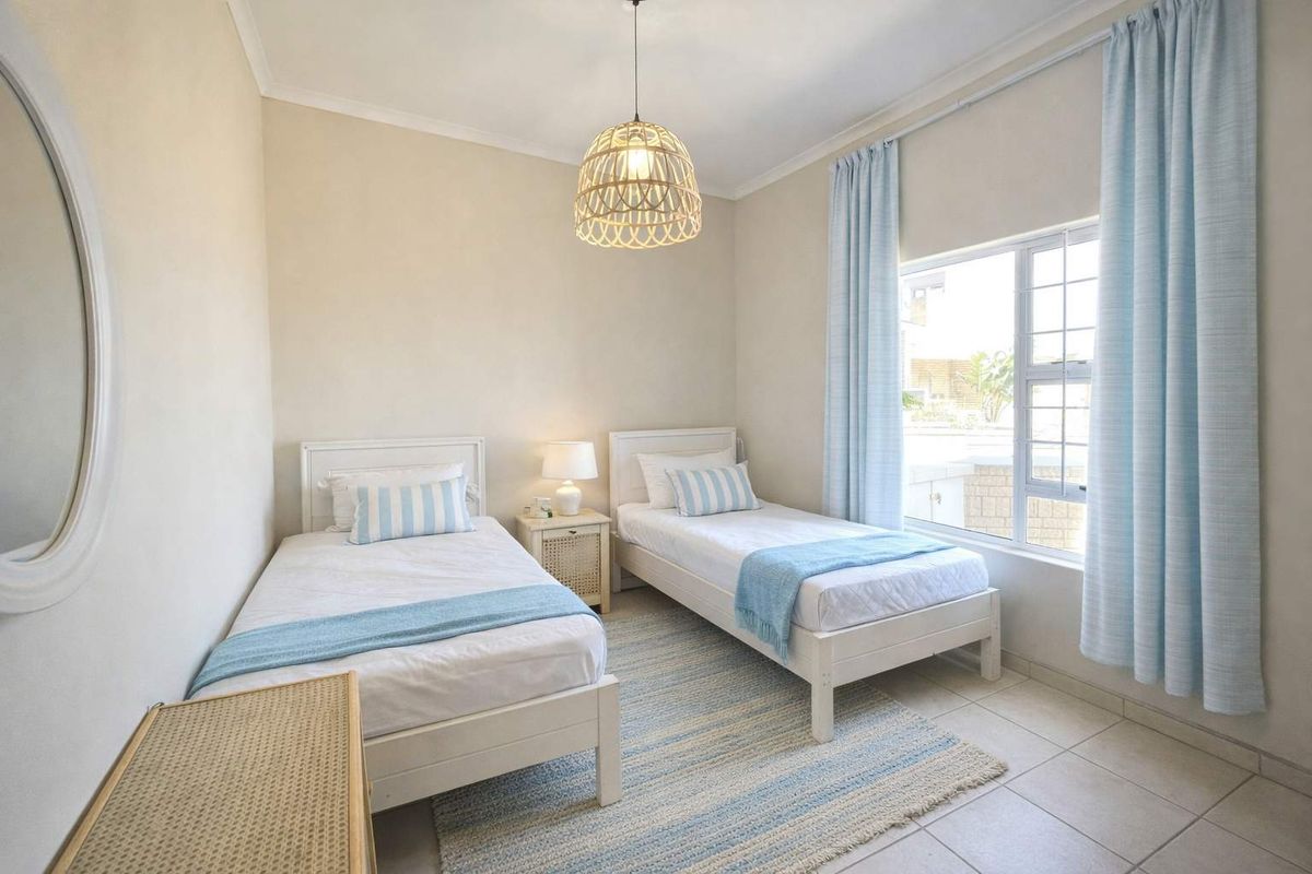 Sea-Facing 3-Bedroom Townhouse with Stunning Sunset Views & Spacious Terrace - Photo 4