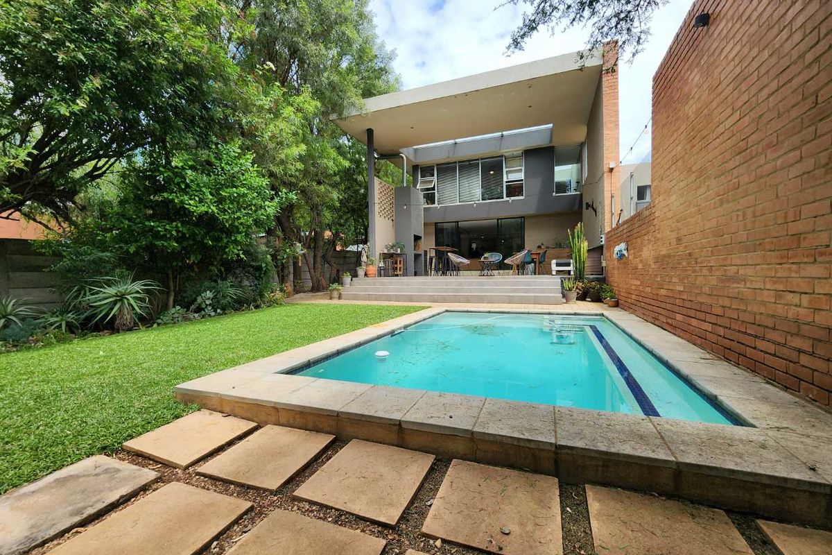 MODERN INDUSTRIAL MASTERPIECE IN KILNER PARK, PRIVATE, BOLD AND ONE OF A KIND - Photo 2