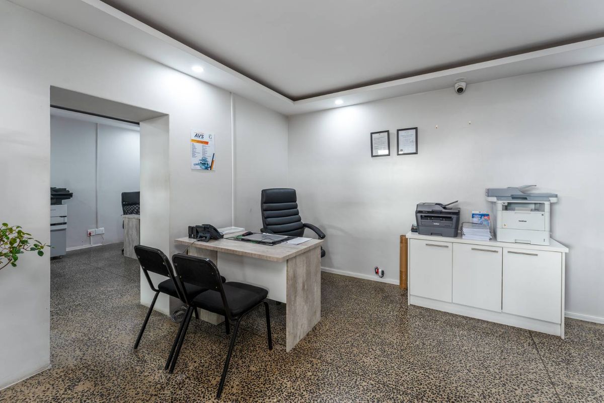 Stunning Commercial Space In Goodwood - Photo 4